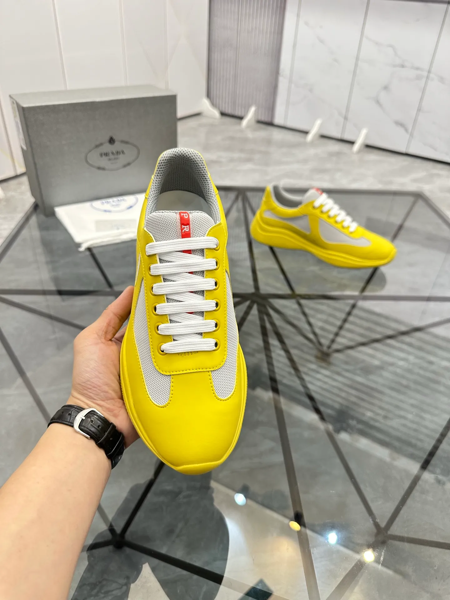 Men's shoes: 💰P360¥ Product trademark: Prada *"Prada*" low-top casual shoes Regular size: 35-47 (can be customized to 48) couple style Product materials: imported silk leather upper, breathable lining, original outsole. Number: 943